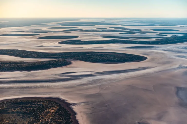 Discover Lake Amadeus: Australia’s Largest Salt Lake Wonder