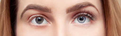 is it safe to put vaseline on your eyelashes